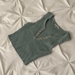 NEVER WORN BUTTON FRONT RIBBED CROPPED TANK